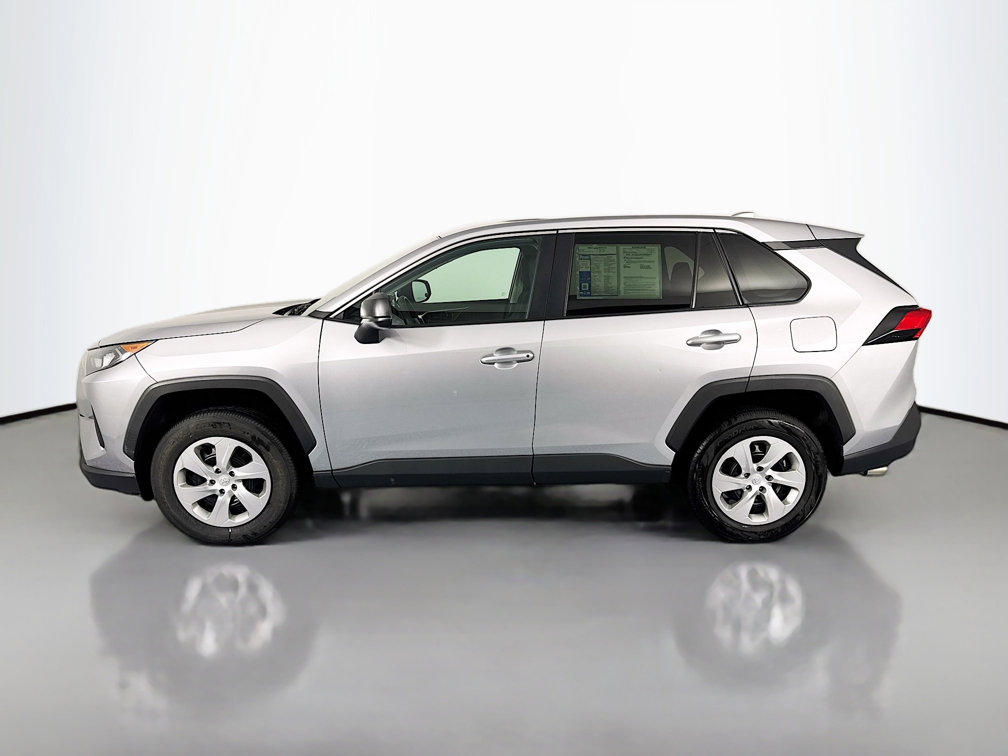 Used 2022 Toyota RAV4 LE image 8