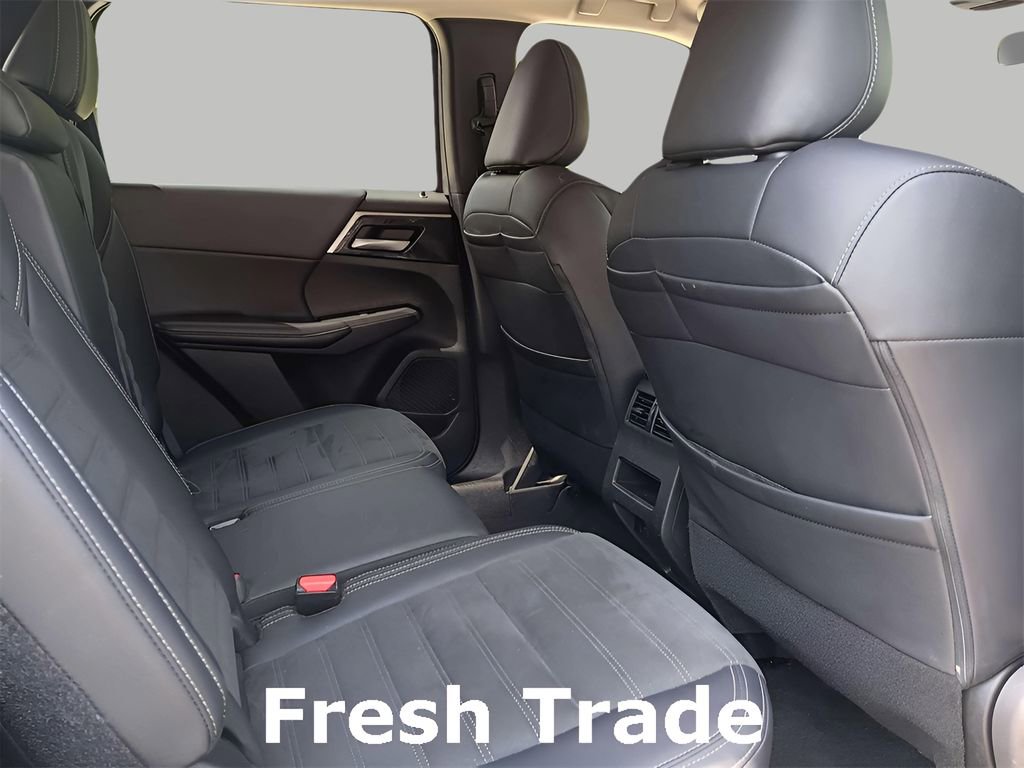 Used 2023 Mitsubishi Outlander SE image 44