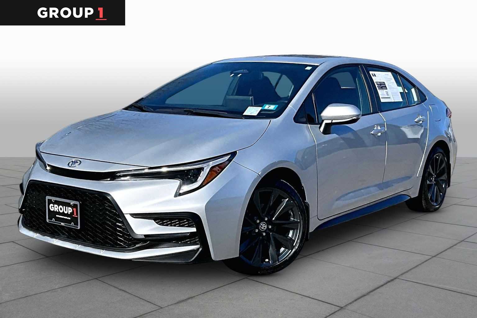 Used 2025 Toyota Corolla SE w/ SE Premium Package FWD image 1
