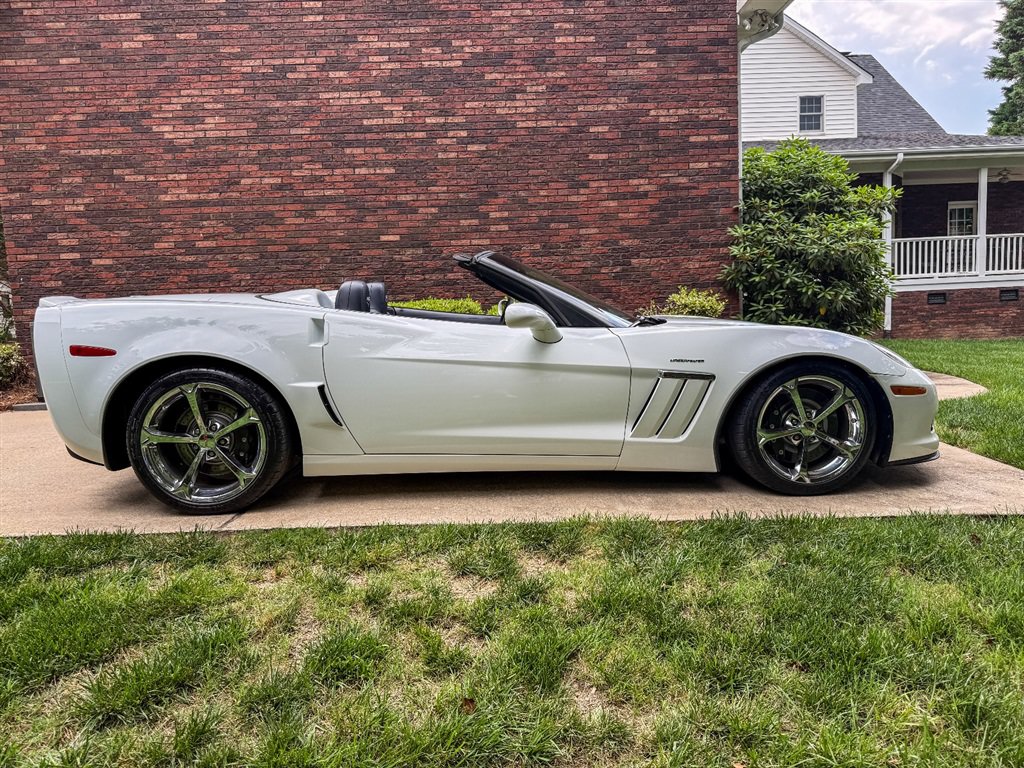 Used 2013 Chevrolet Corvette Grand Sport w/ 4LT Preferred Equipment Group RWD image 31