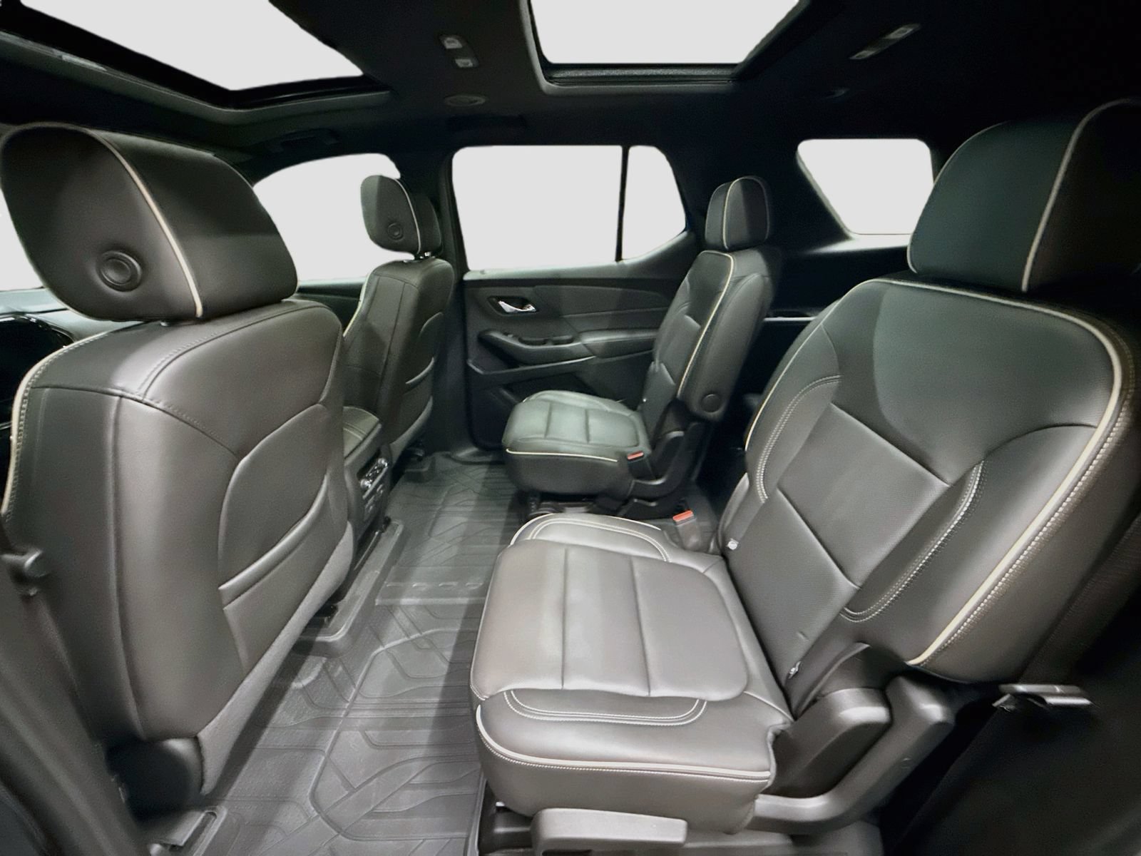 Used 2023 Chevrolet Traverse Premier w/ LPO, Floor Liner Package AWD/4WD image 29