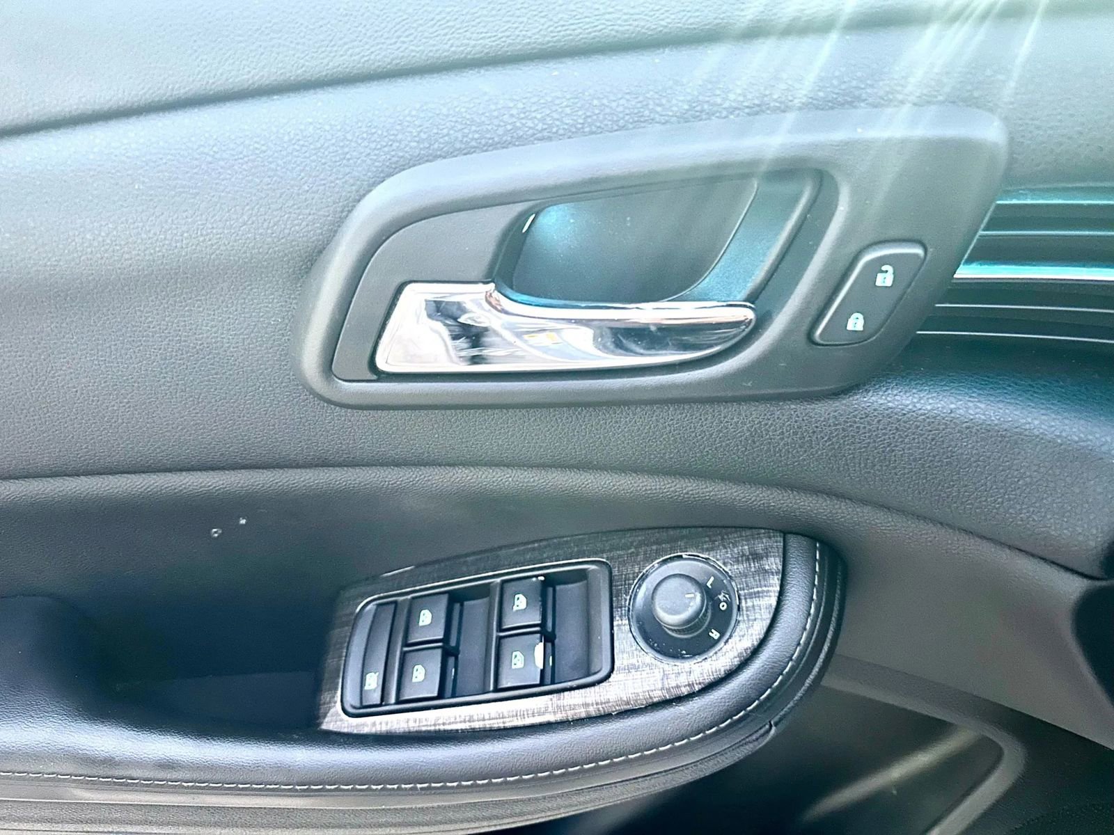 Used 2015 Chevrolet Malibu LTZ image 29