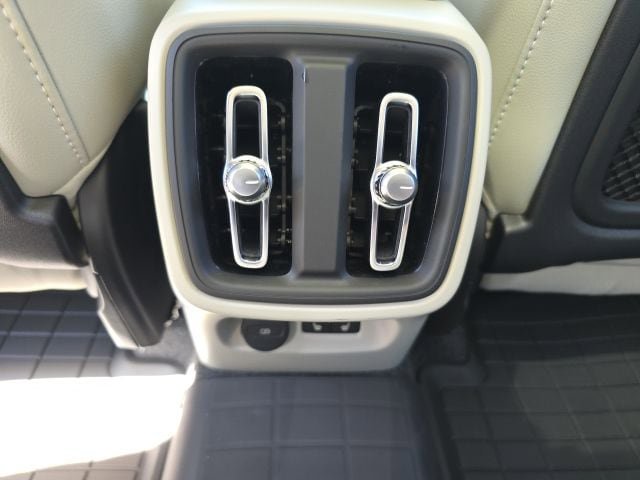 New 2026 Volvo XC40 B5 Plus w/ Climate Package AWD/4WD image 20