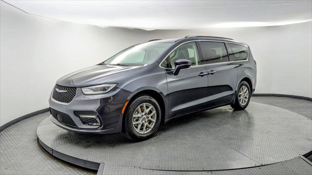 Used 2021 Chrysler Pacifica Touring-L image 2