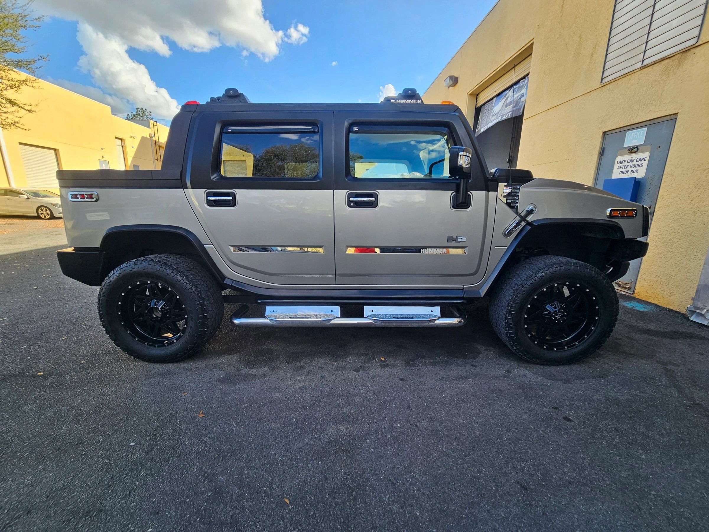 Used 2005 HUMMER H2 SUT w/ Preferred Equipment Group image 4