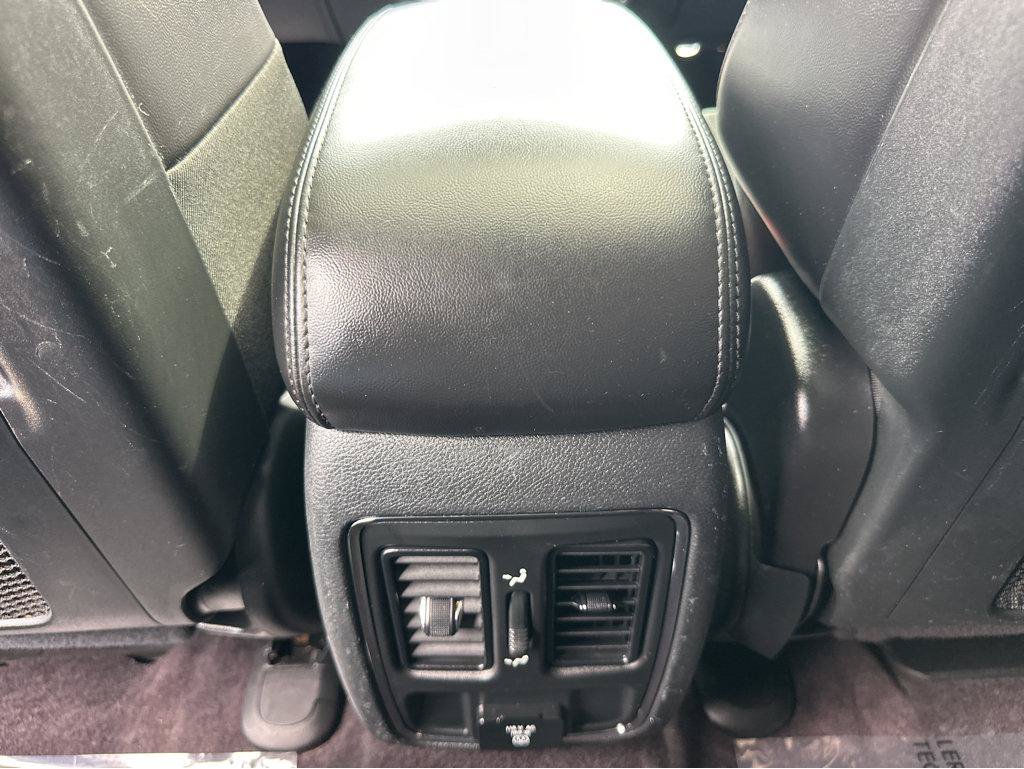 Used 2017 Jeep Grand Cherokee Altitude AWD/4WD image 17