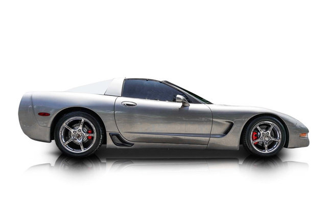 Used 2000 Chevrolet Corvette Coupe w/ Roof Pkg RWD image 2