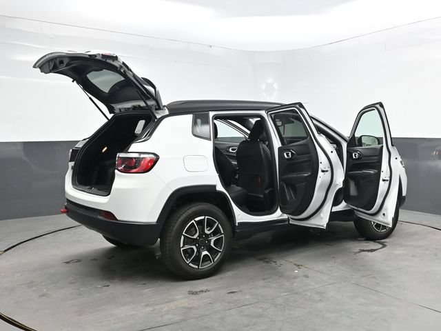 Used 2025 Jeep Compass Trailhawk AWD/4WD image 47