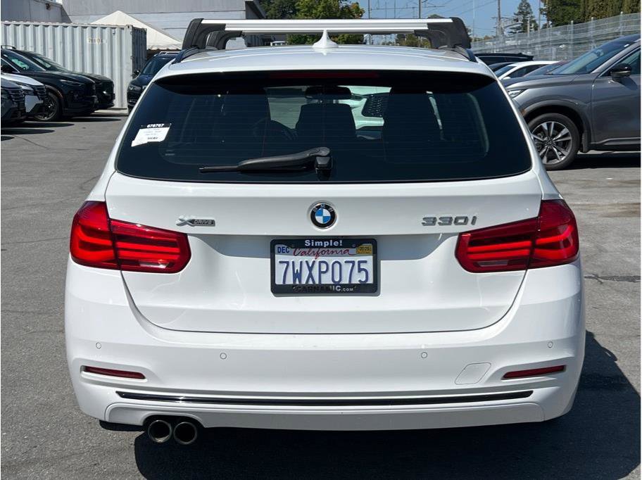 Used 2017 BMW 330i xDrive Wagon image 4
