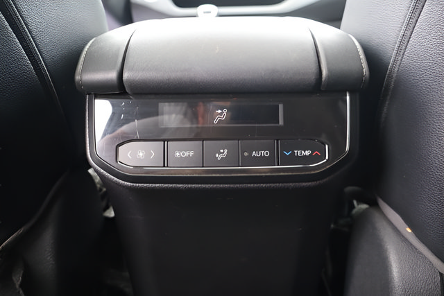Used 2021 Toyota Highlander XLE AWD/4WD image 40