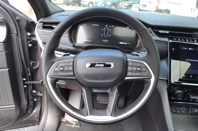 New 2025 Jeep Grand Cherokee L Laredo w/ Luxury Tech Group I image 19