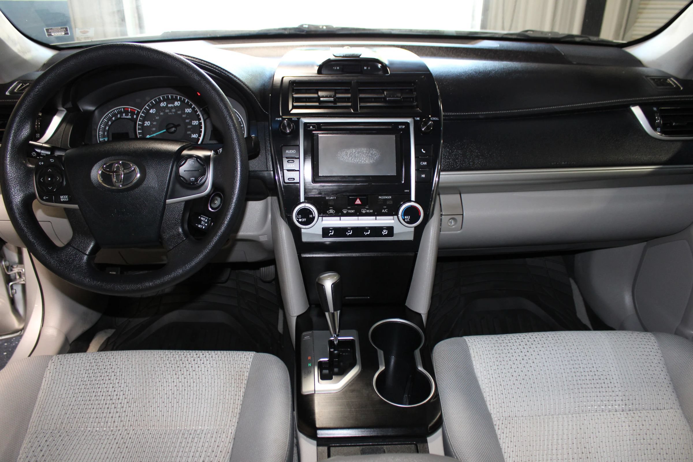 Used 2012 Toyota Camry LE FWD image 12