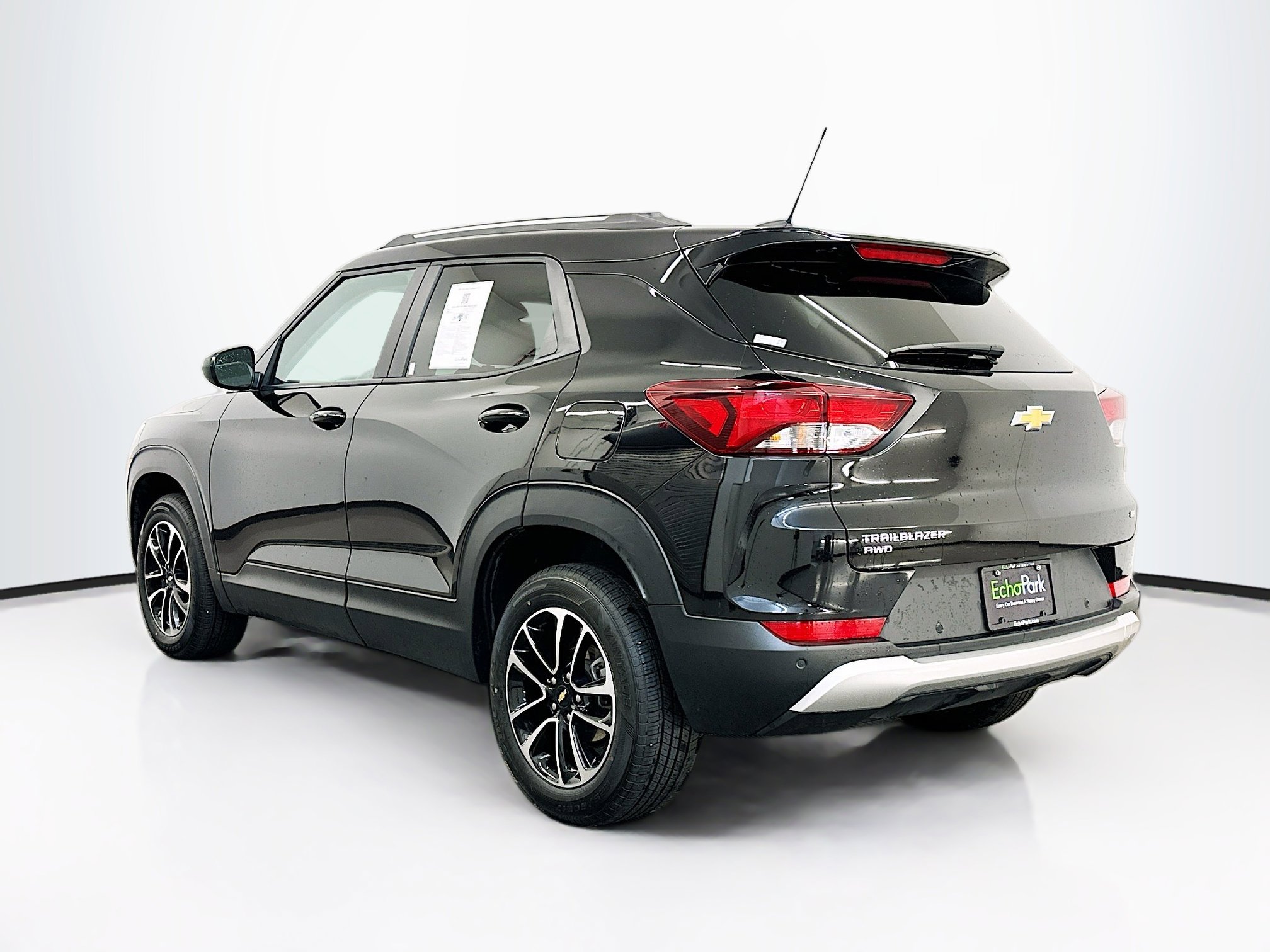 Used 2025 Chevrolet TrailBlazer LT w/ Driver Confidence Package image 5