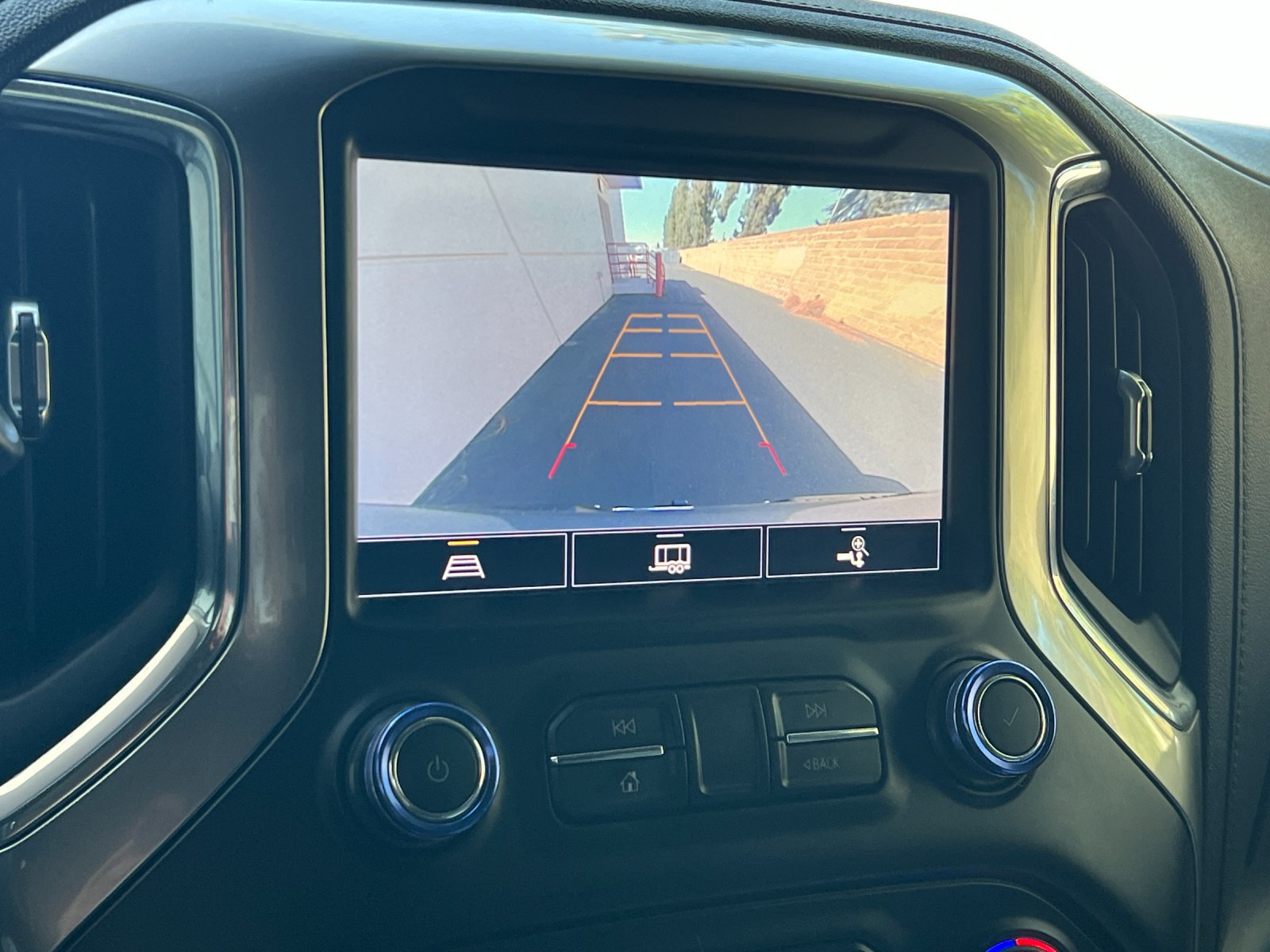 Used 2021 Chevrolet Silverado 1500 LTZ RWD image 18