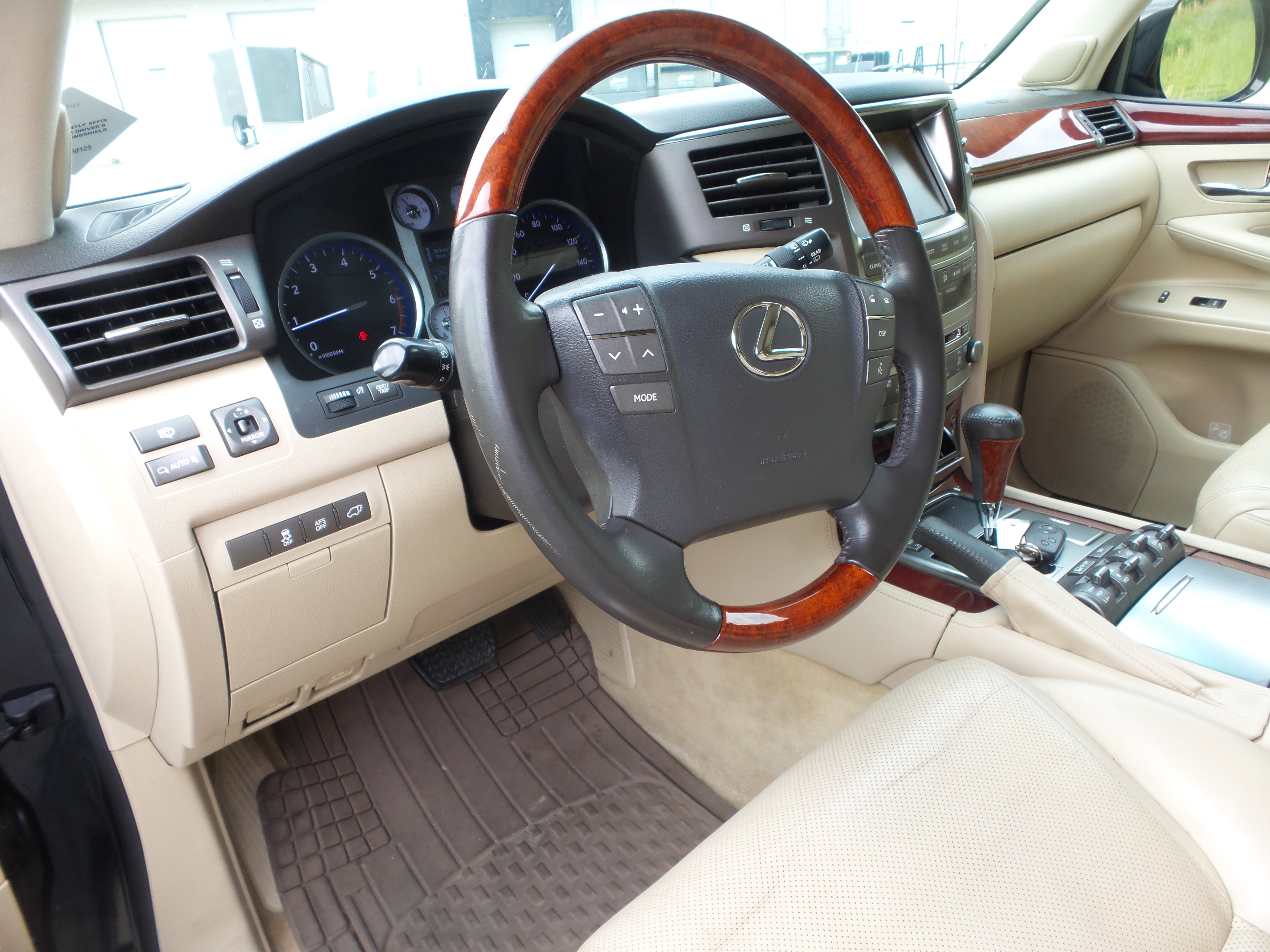 Used 2011 Lexus LX 570 4WD image 29