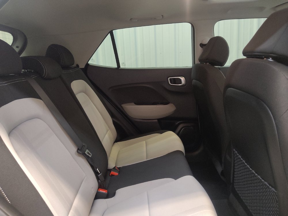 Used 2023 Hyundai Venue SEL FWD image 19