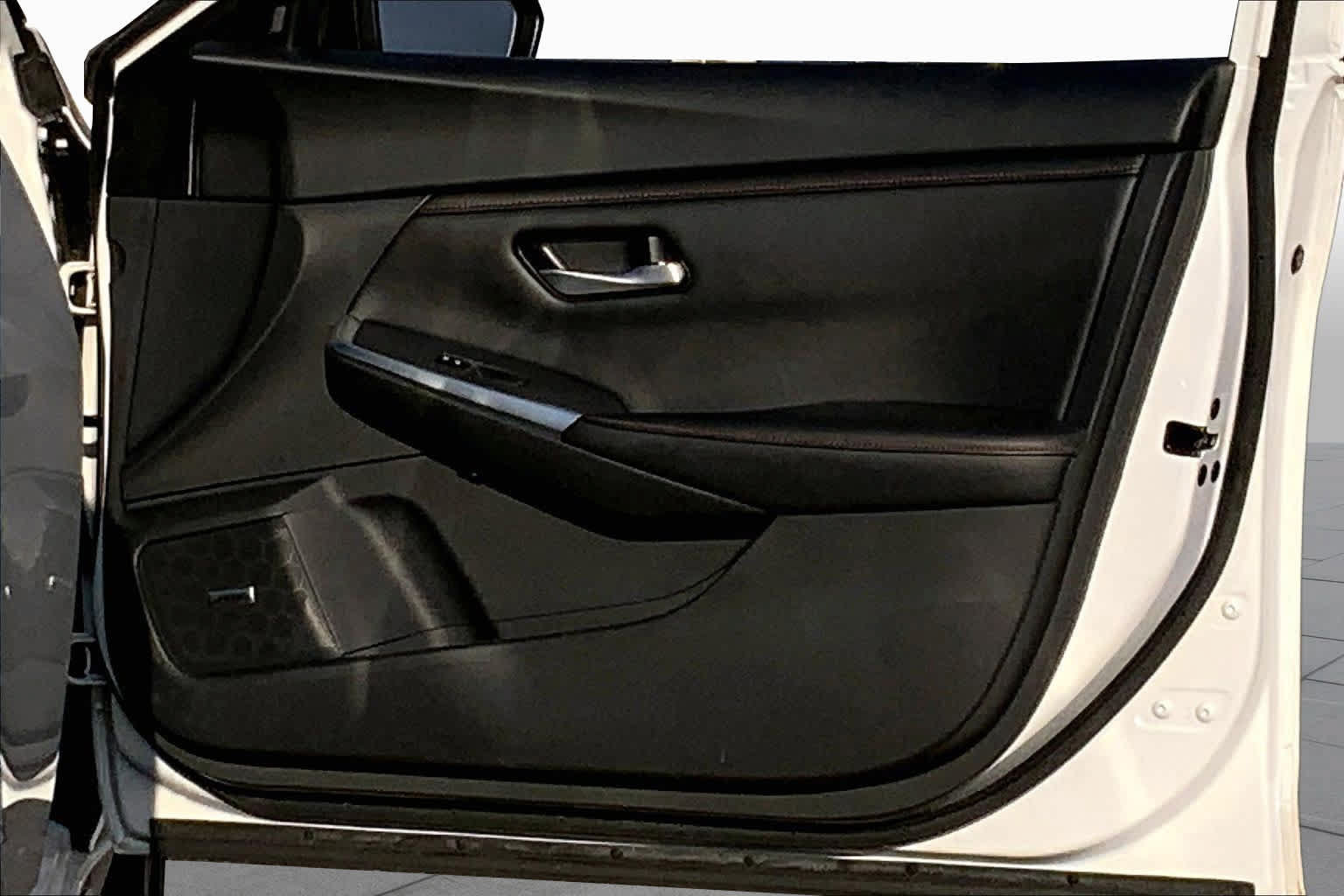 Used 2025 Nissan Sentra SR w/ SR Premium Package FWD image 23