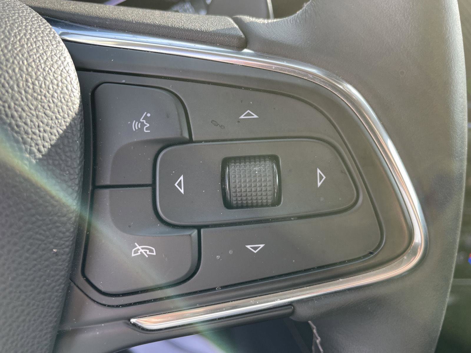 Used 2022 Buick Envision Avenir w/ Safety Package FWD image 18