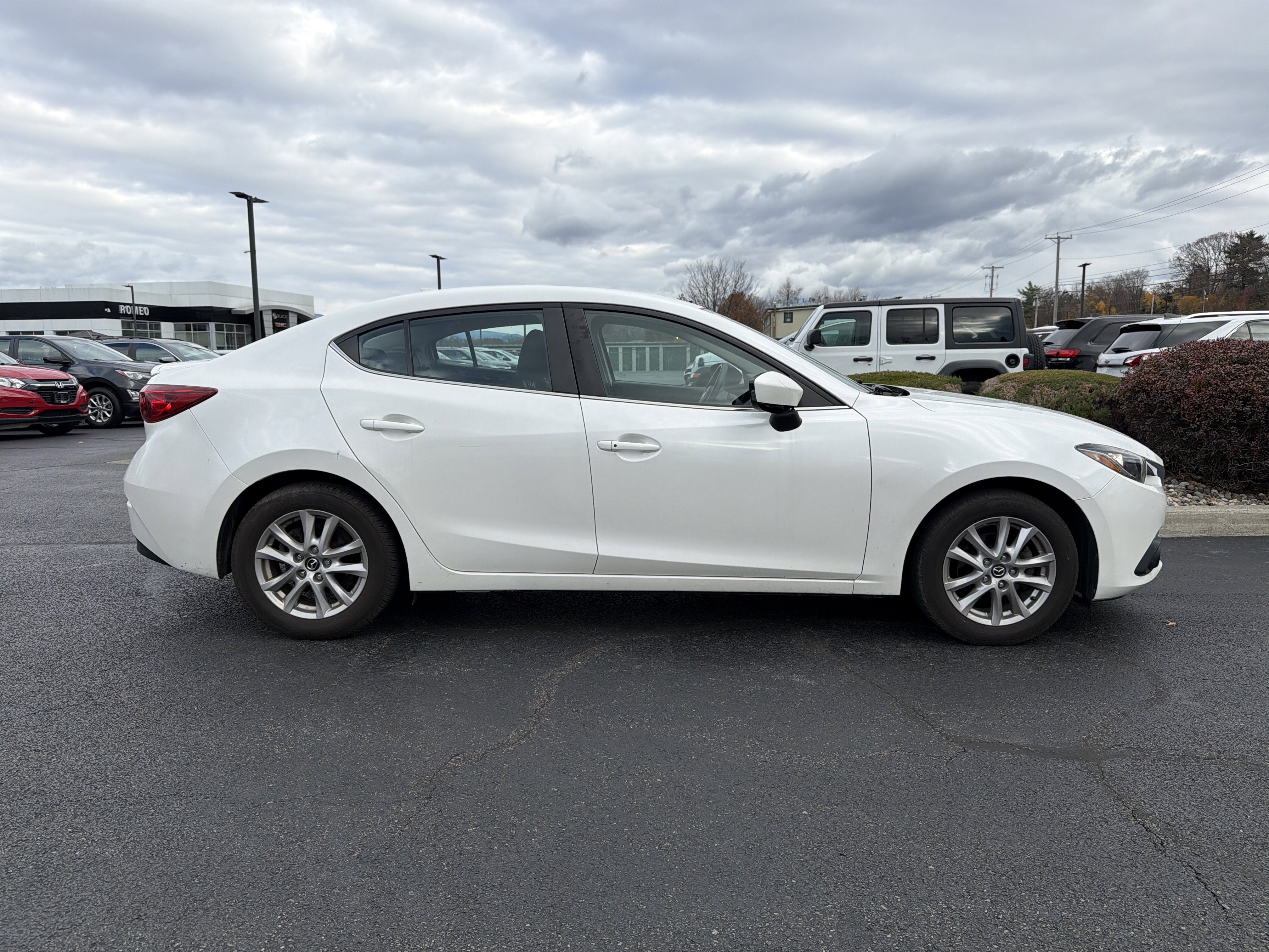 Used 2015 MAZDA MAZDA3 i Grand Touring image 4