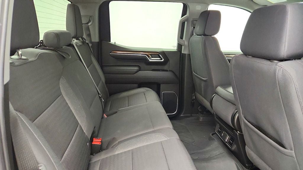 Used 2022 Chevrolet Silverado 1500 LT AWD/4WD image 21