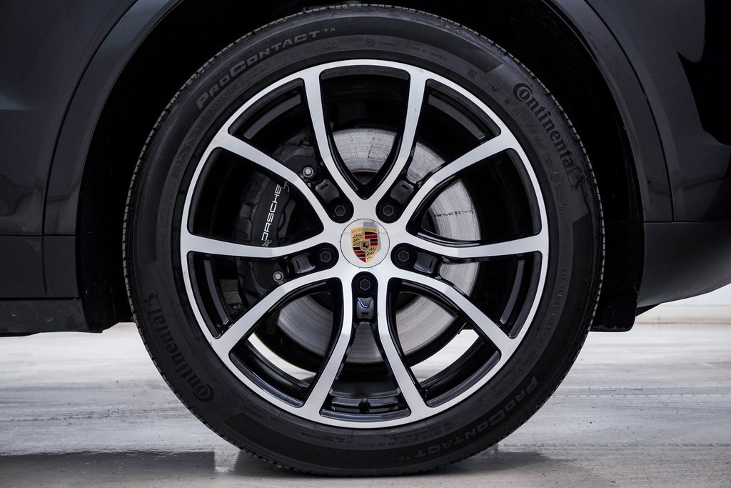 Certified 2023 Porsche Cayenne Platinum Edition image 10