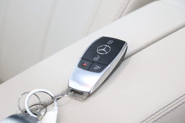 Used 2022 Mercedes-Benz GLB 250 4MATIC image 35