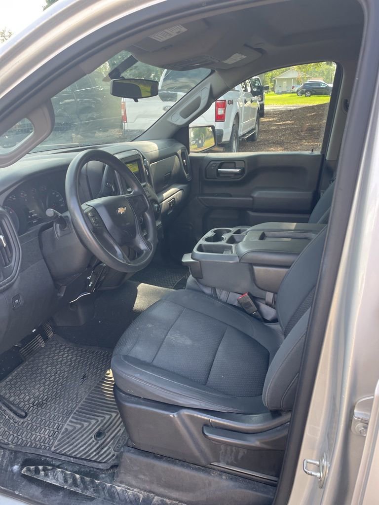Used 2019 Chevrolet Silverado 1500 Custom w/ Custom Value Package RWD image 9