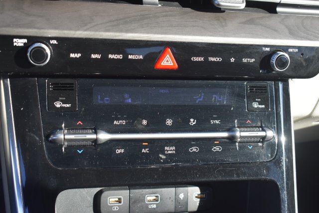 Used 2024 Kia Carnival EX FWD image 31
