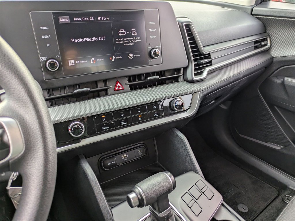 Used 2024 Kia Sportage LX image 20