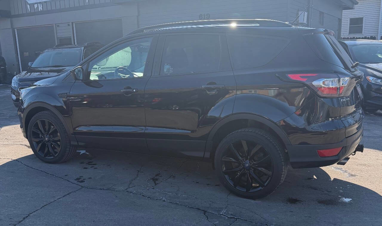 Used 2017 Ford Escape SE w/ SE Sport Appearance Package AWD/4WD image 14