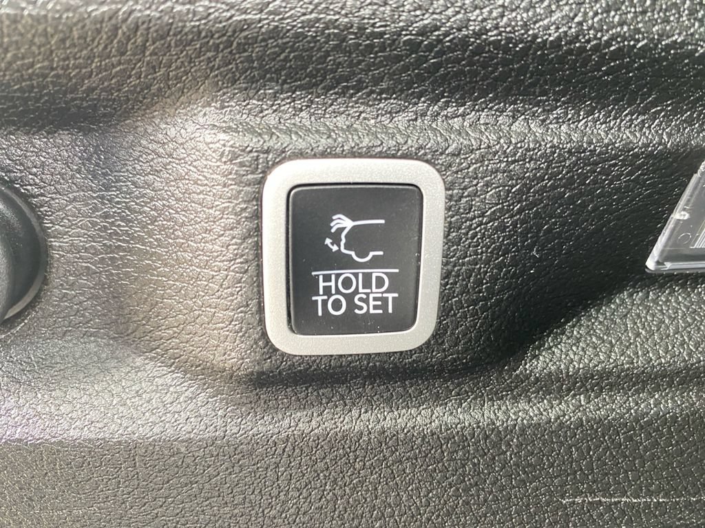 Used 2023 Jeep Grand Cherokee L Laredo AWD/4WD image 31