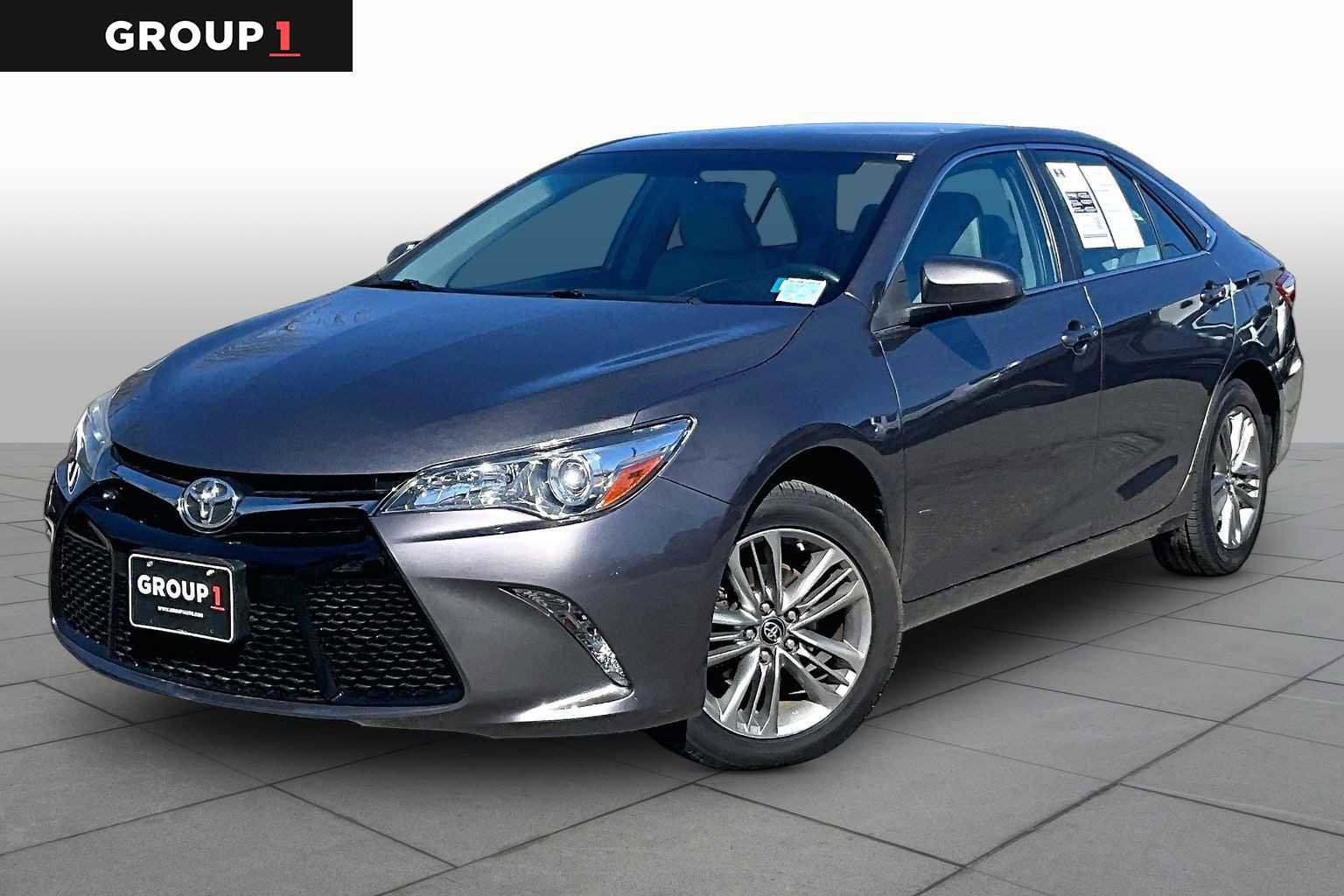 Used 2017 Toyota Camry SE FWD image 1