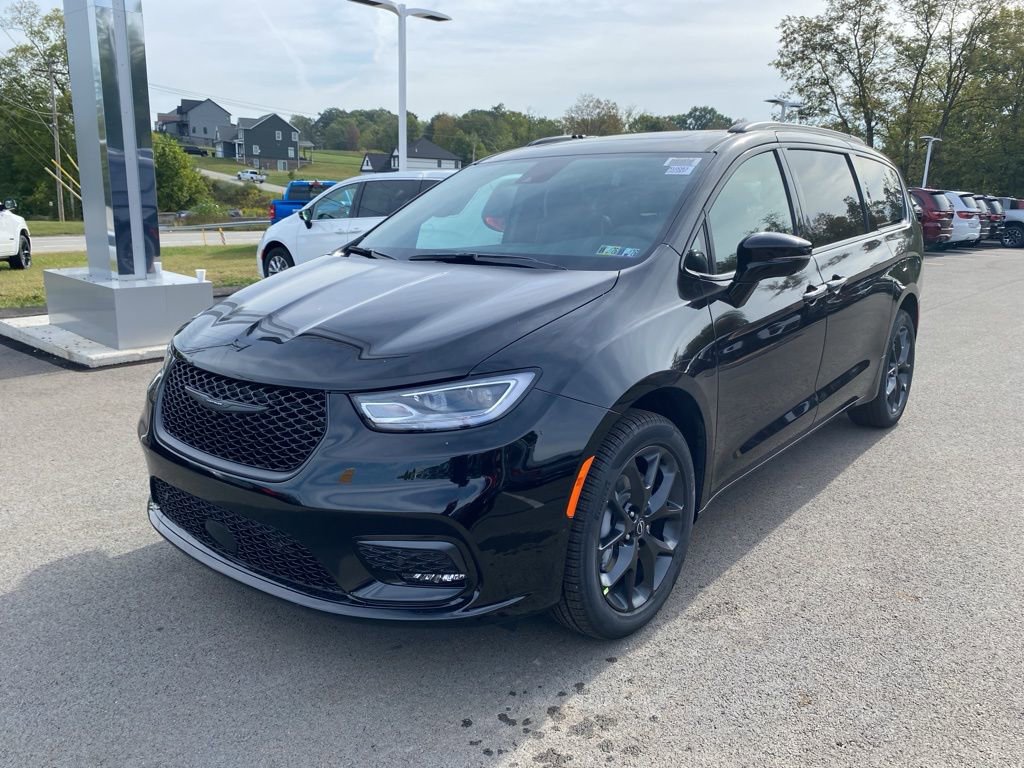 New 2026 Chrysler Pacifica Limited w/ S Appearance Package image 7