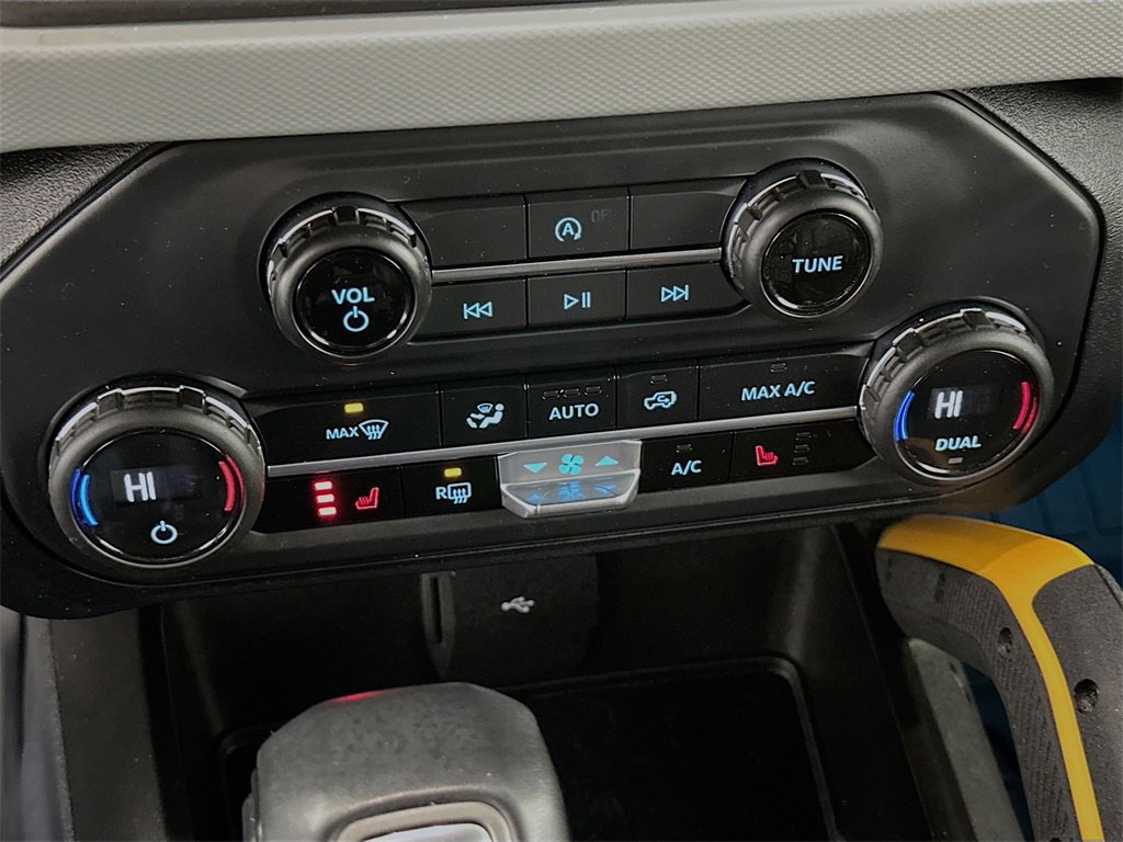 Used 2023 Ford Bronco Badlands image 17