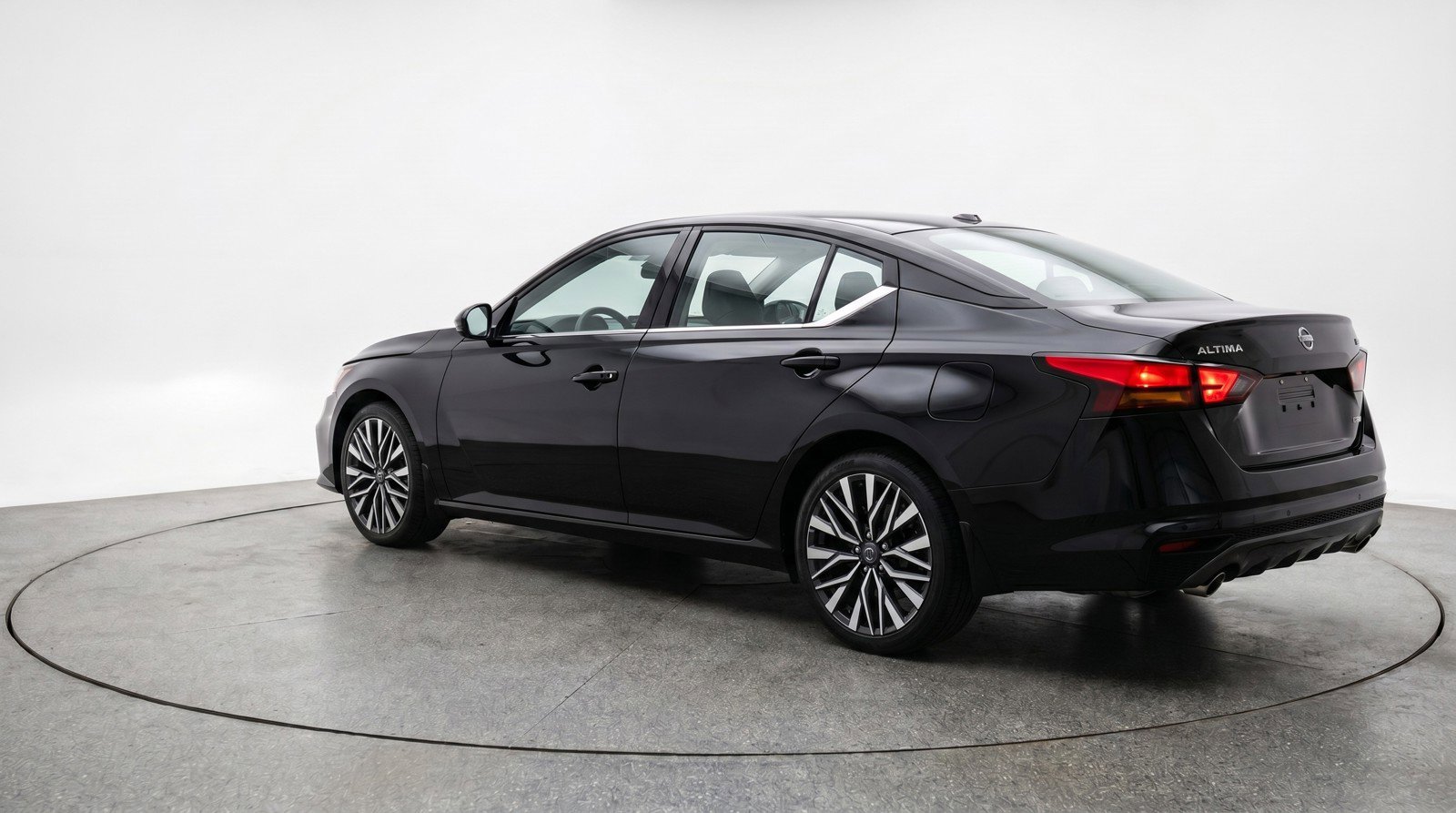 Used 2025 Nissan Altima 2.5 SV FWD image 6