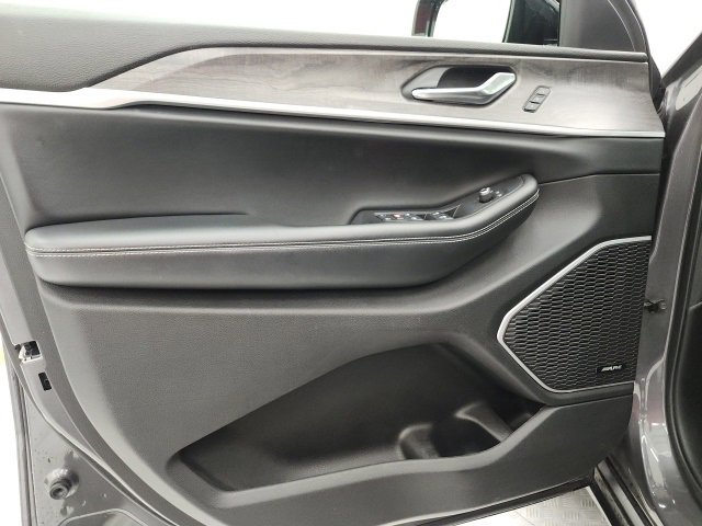 Used 2022 Jeep Grand Cherokee L Limited image 12