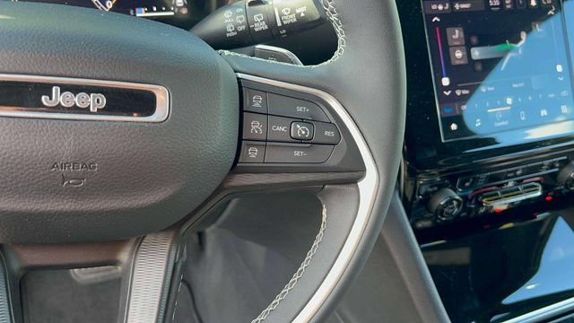 Used 2023 Jeep Grand Cherokee Altitude AWD/4WD image 19