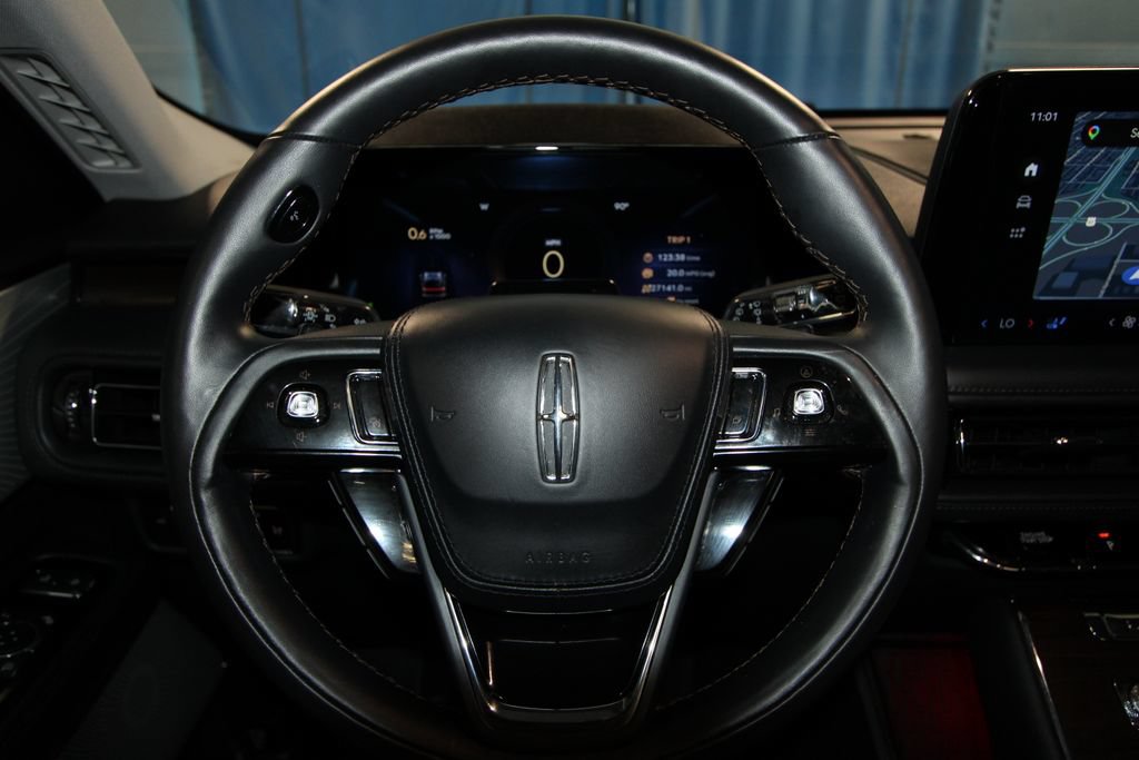 Used 2025 Lincoln Aviator Reserve w/ Luxury Package AWD/4WD image 12