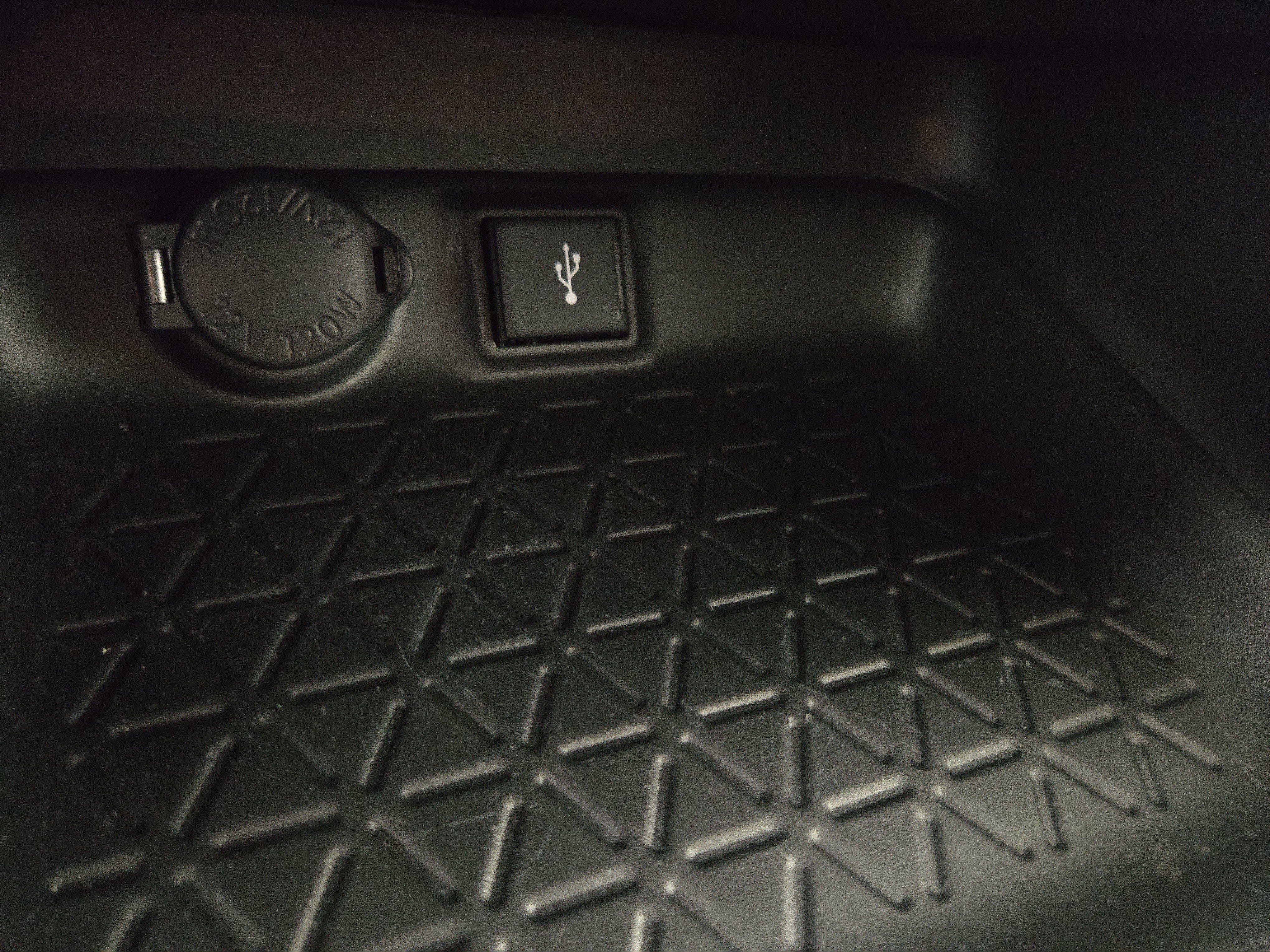 Used 2021 Toyota RAV4 LE AWD/4WD image 28
