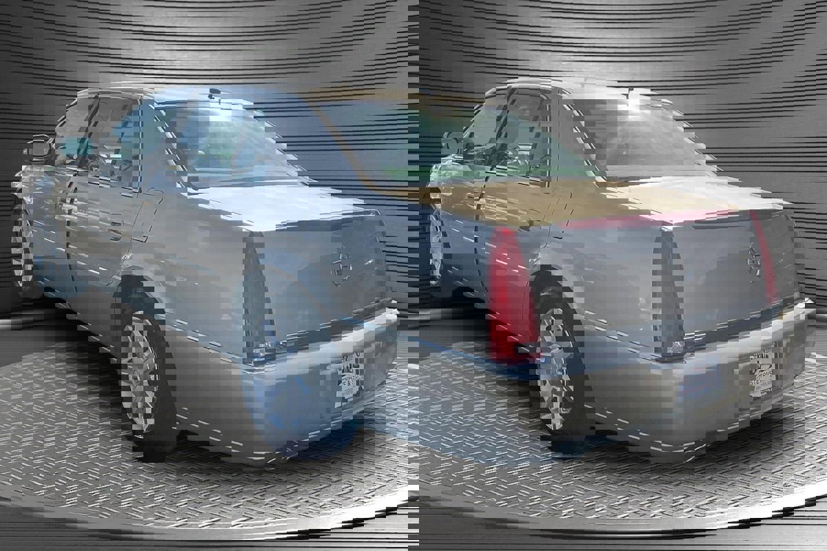 Used 2006 Cadillac DTS w/ Sun And Sound Package image 4