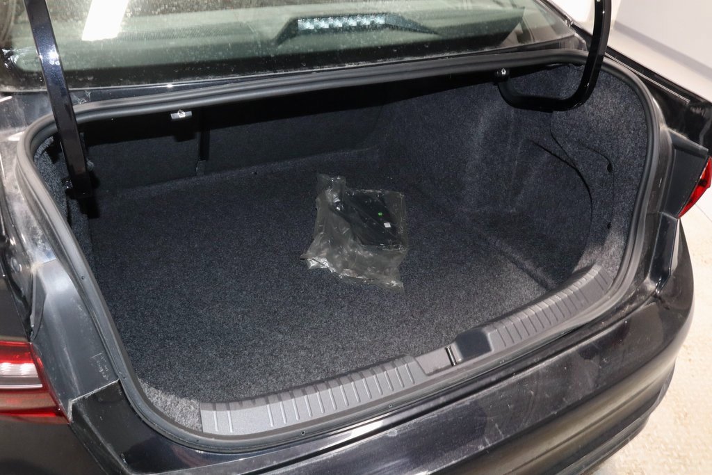 Used 2025 Volkswagen Jetta SE image 13