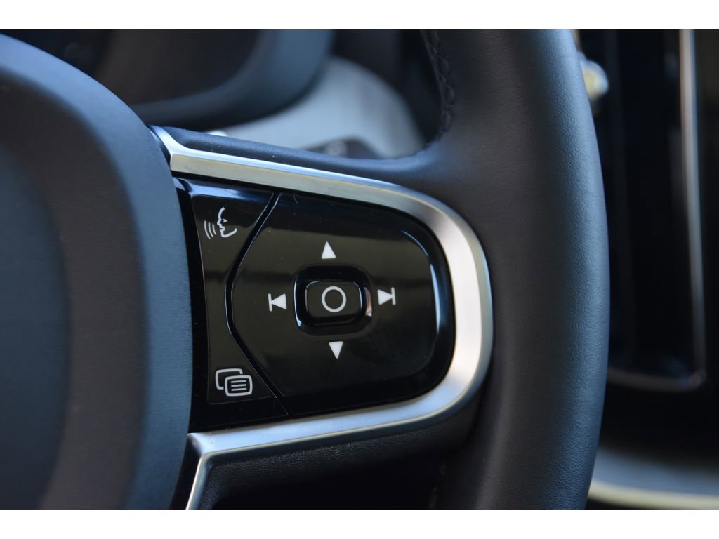 Certified 2025 Volvo XC60 B5 Plus w/ Protection Package Premier image 36