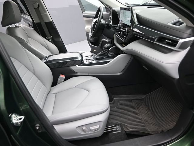 Certified 2023 Toyota Highlander XLE image 33