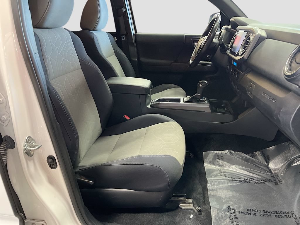 Used 2021 Toyota Tacoma TRD Sport w/ Technology Package AWD/4WD image 26
