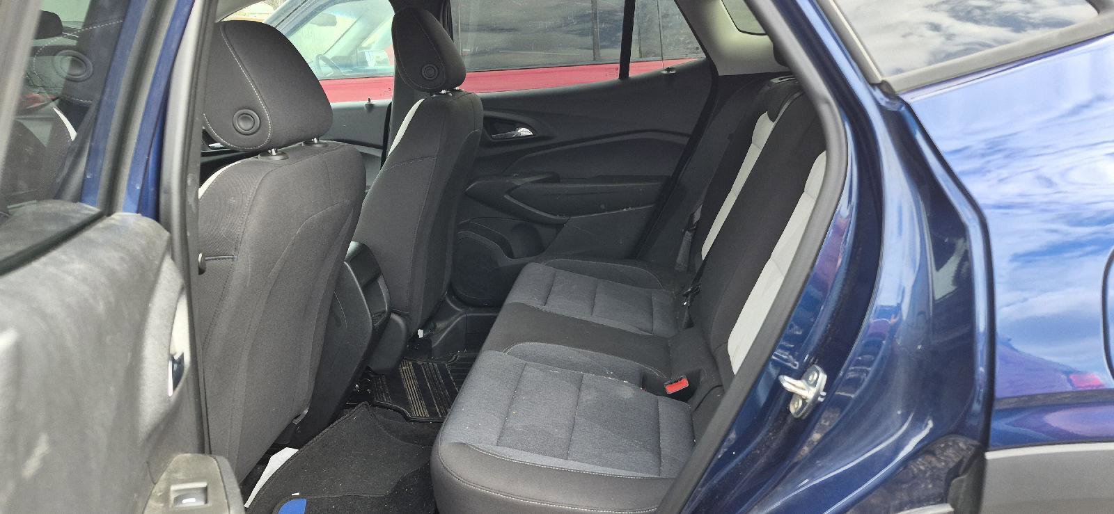 Used 2024 Chevrolet Trax LS w/ LS Convenience Package image 7