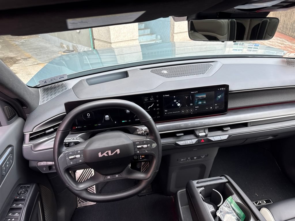 Certified 2024 Kia EV9 GT-Line AWD/4WD image 12