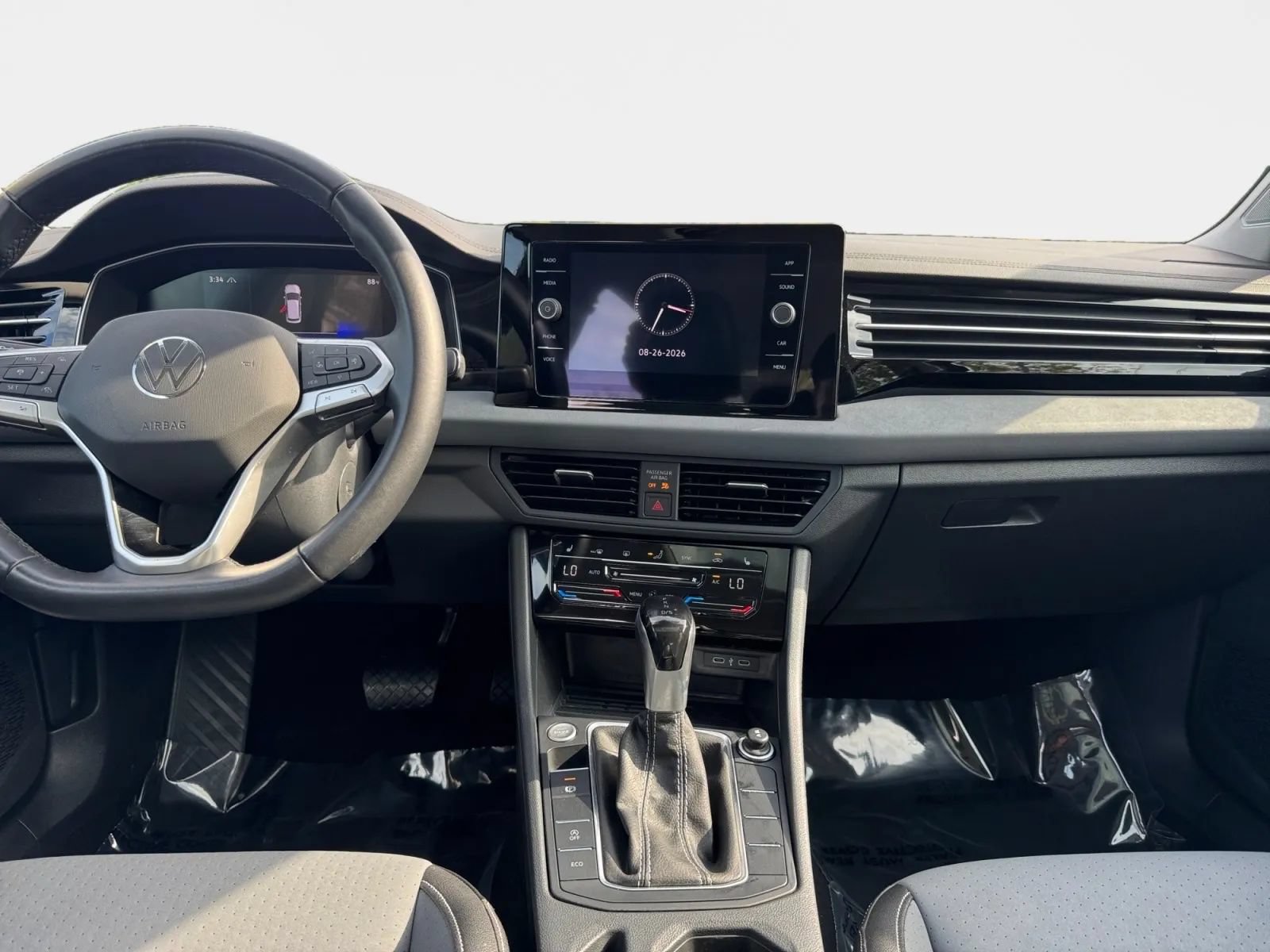 Used 2025 Volkswagen Jetta SE FWD image 14
