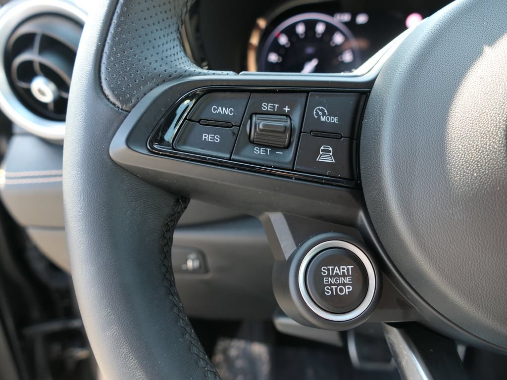 Used 2025 Alfa Romeo Tonale AWD/4WD image 13
