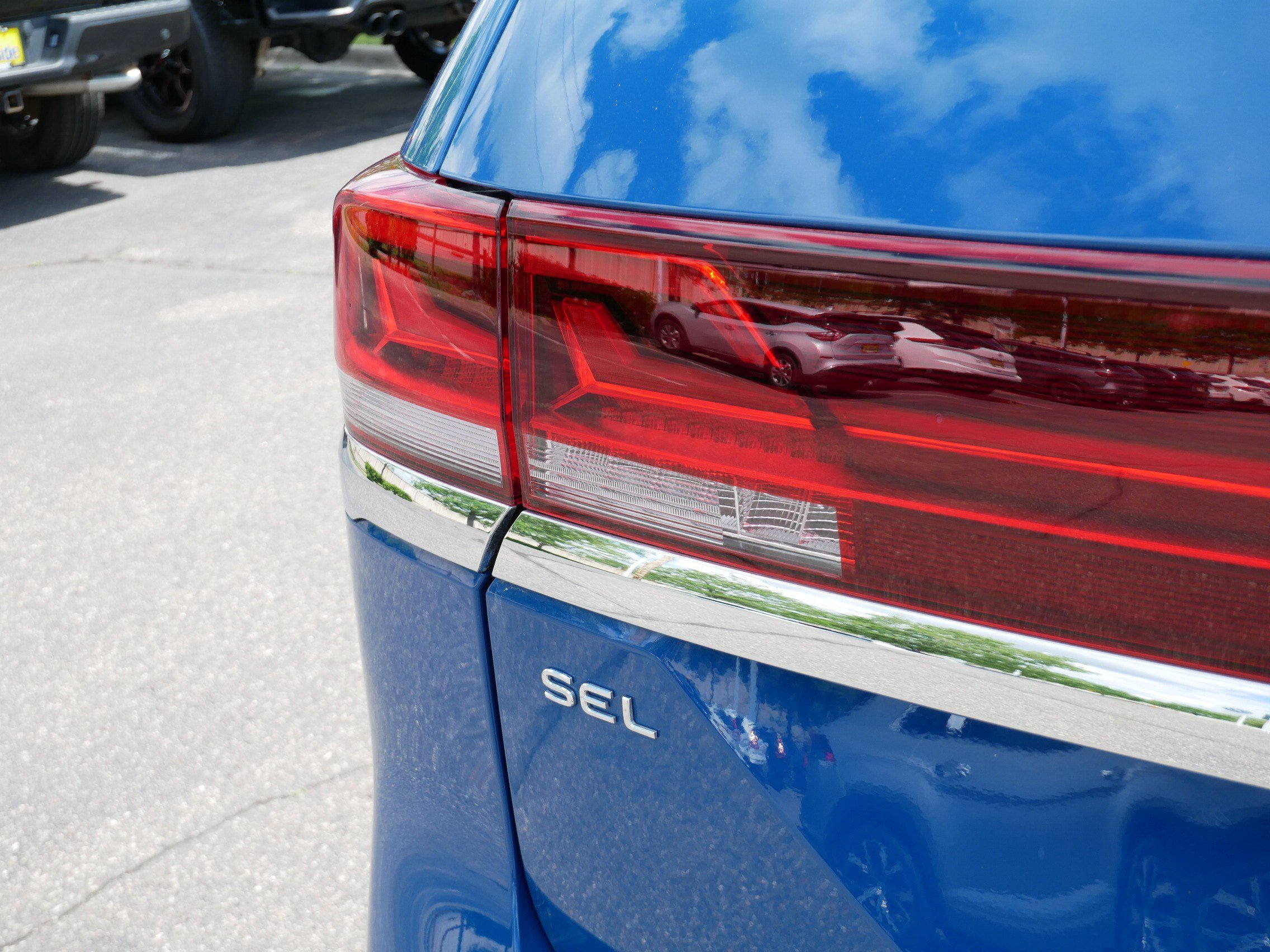 Certified 2025 Volkswagen Atlas SEL AWD/4WD image 17