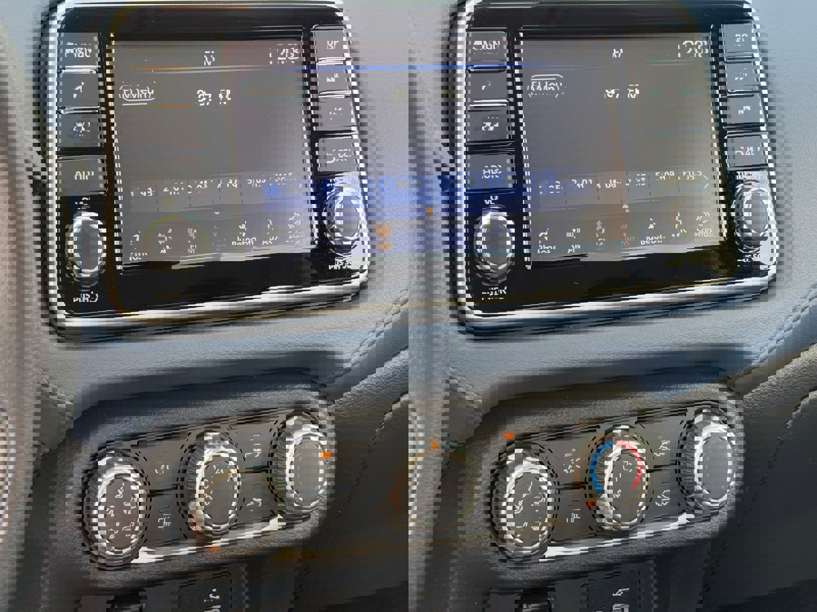 Certified 2025 Nissan Versa SV image 22